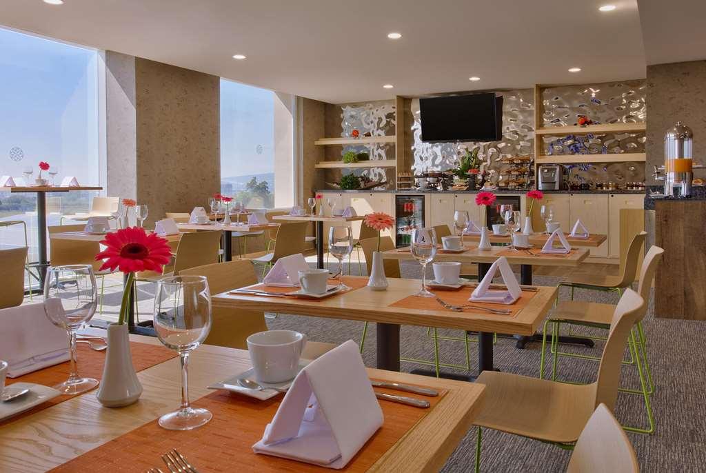 Galeria Plaza Irapuato Hotel Restoran foto