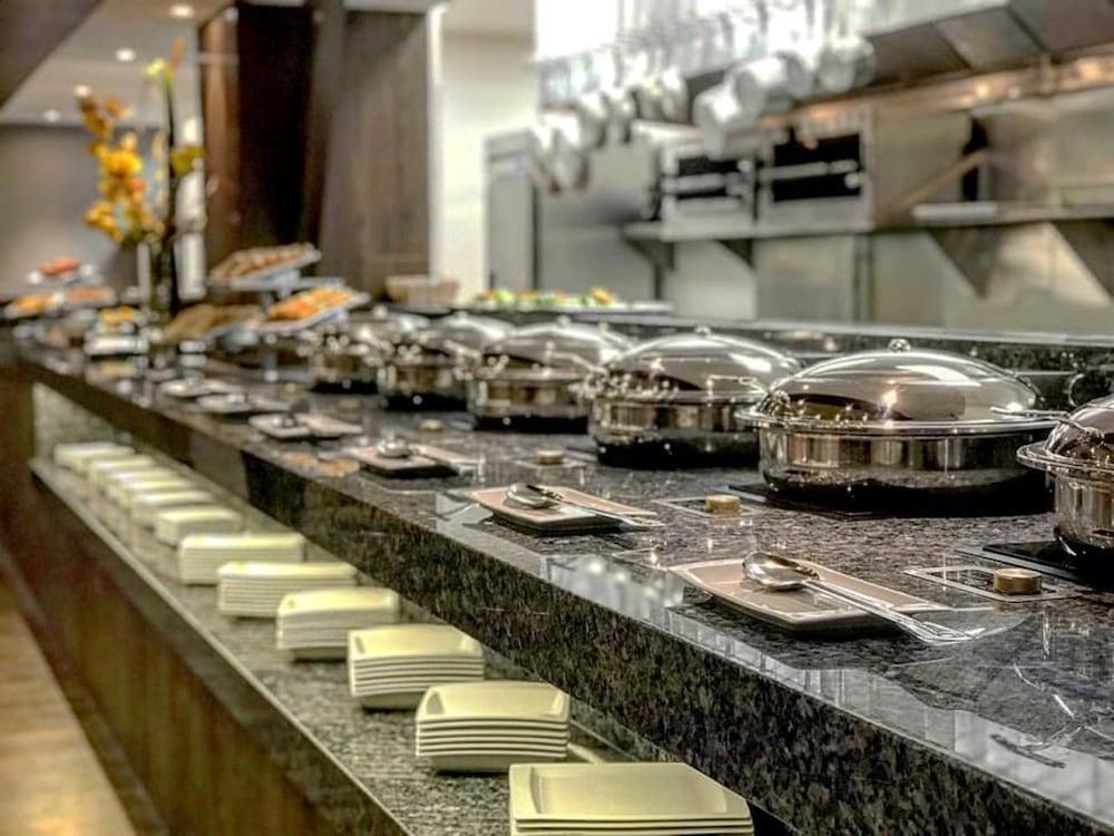 Galeria Plaza Irapuato Hotel Bagian luar foto